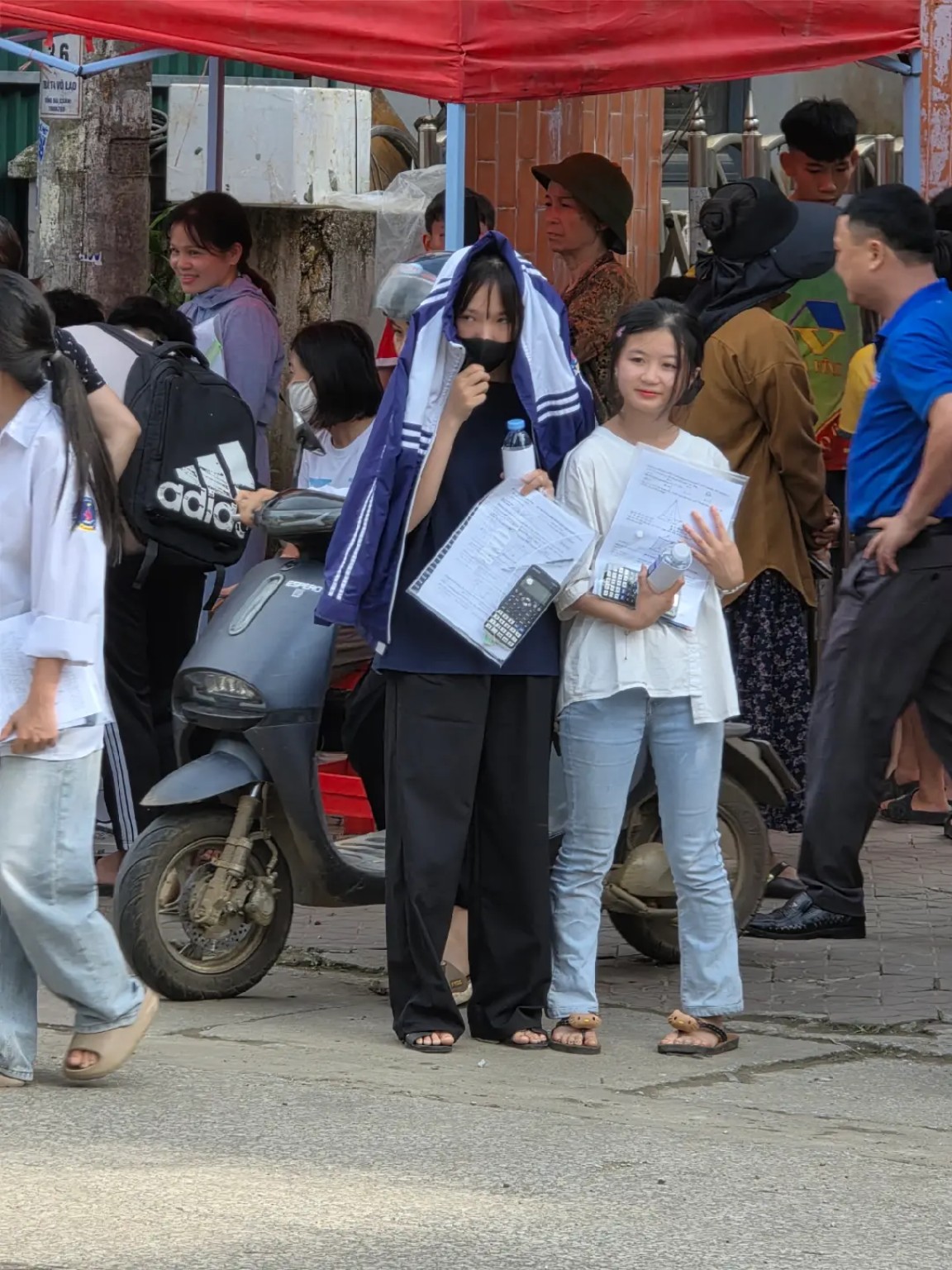 Hỗ trợ người lao động tại điểm tuyển dụng