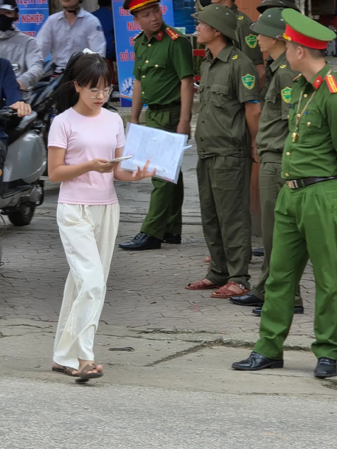 Tư vấn người lao động ngoài điểm tuyển dụng