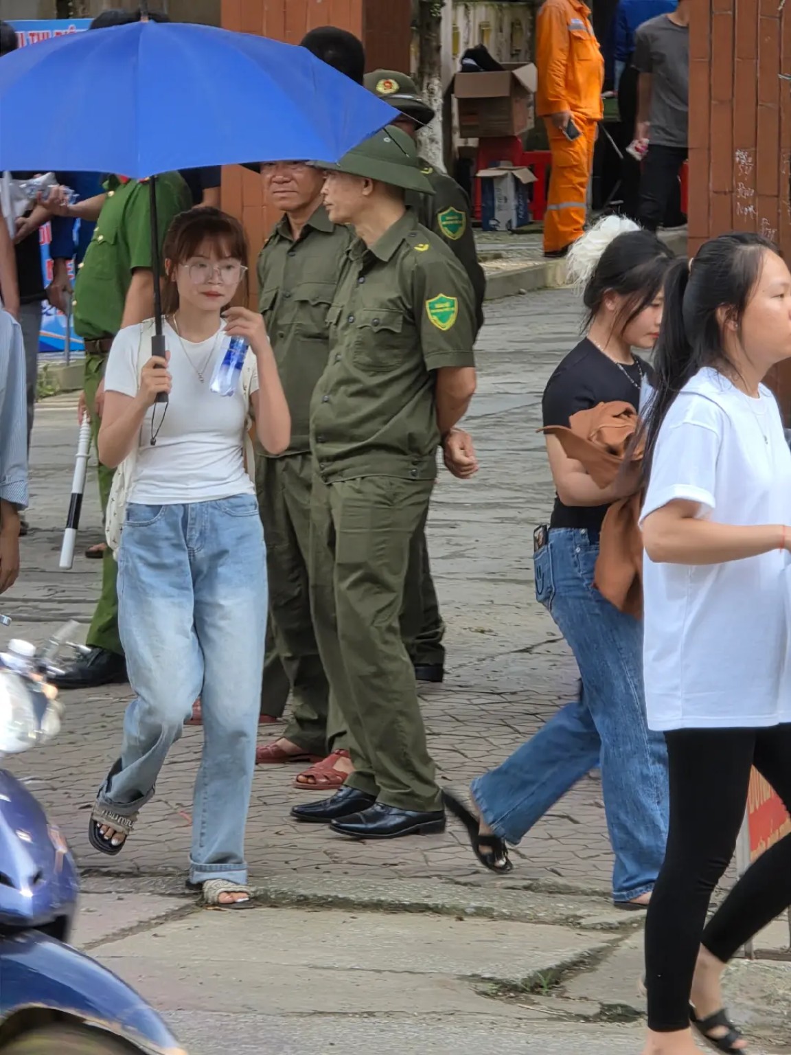 Tiếp nhận hồ sơ người lao động