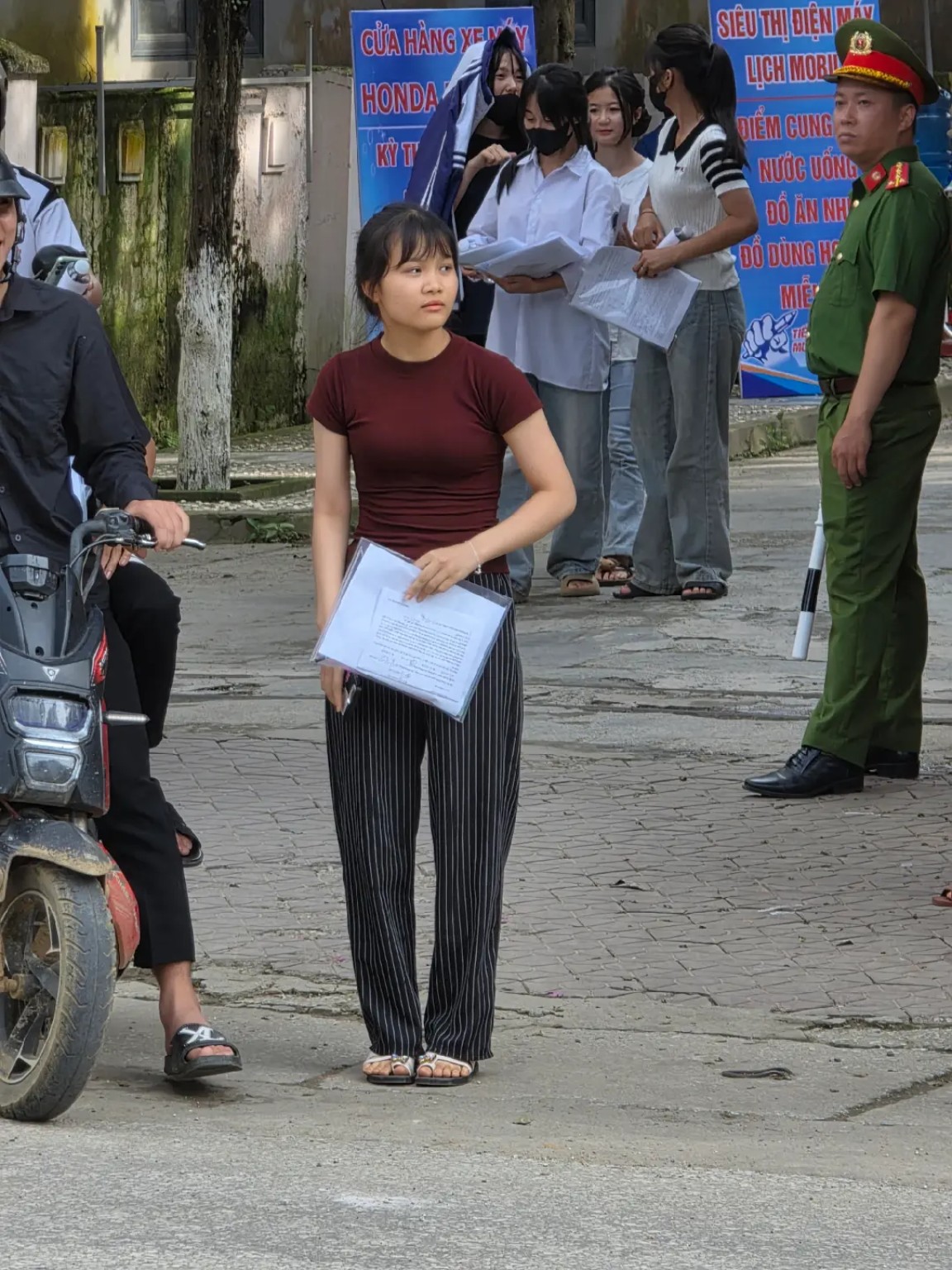 Tư vấn ứng viên tại sự kiện tuyển dụng
