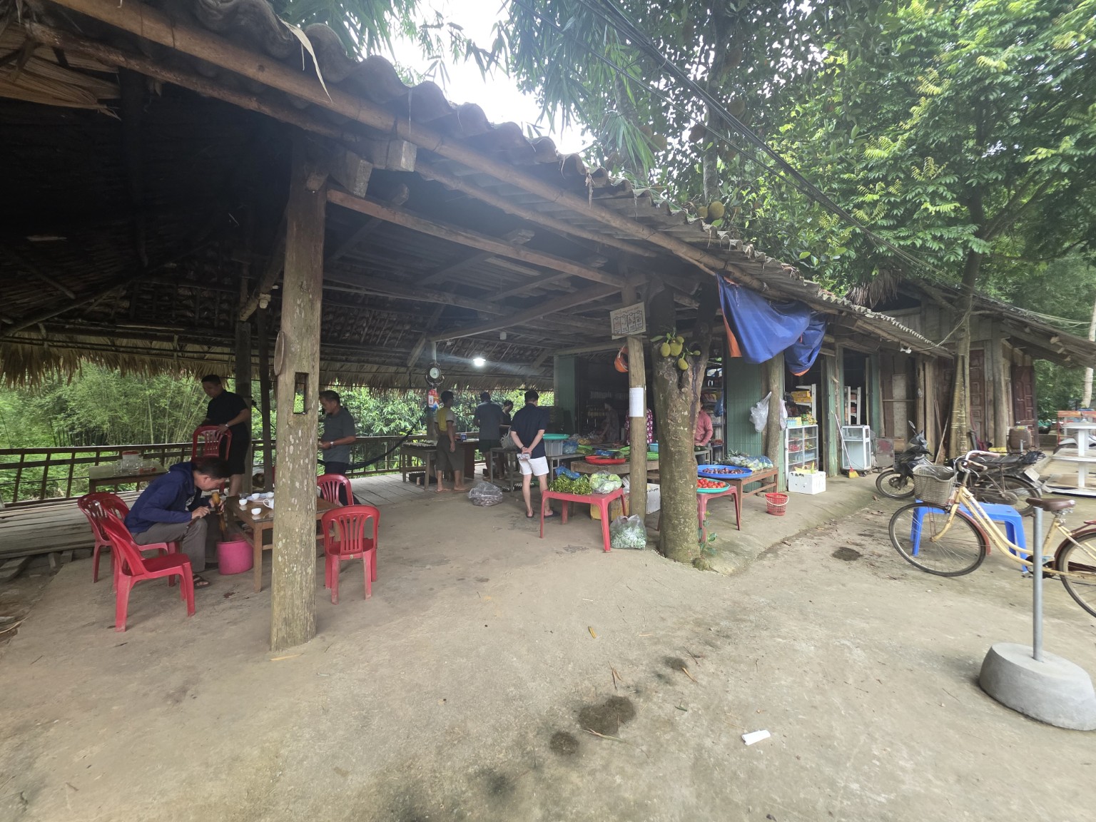 Hỗ trợ người lao động tại điểm tập trung