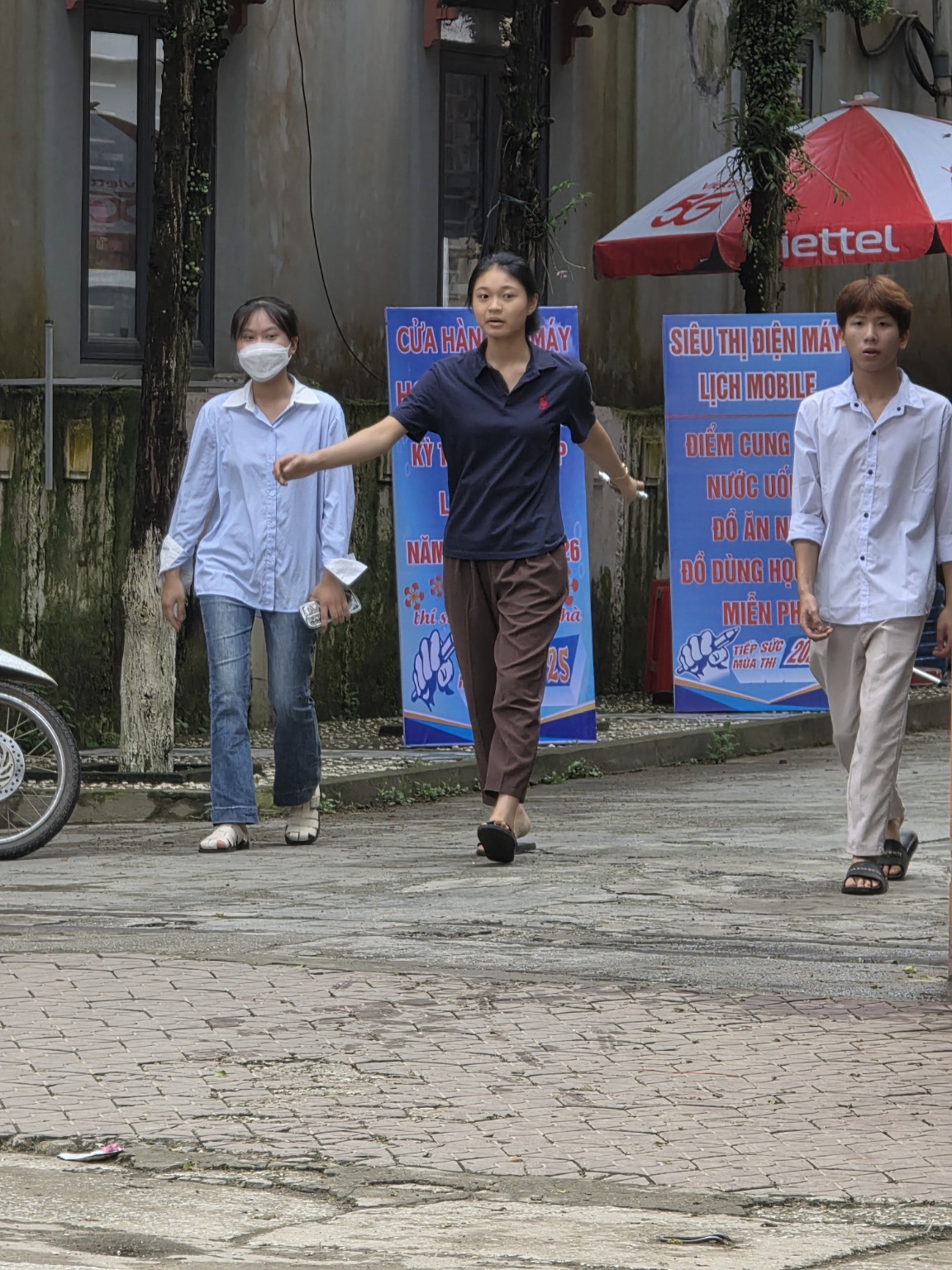 Hỗ trợ người lao động tại điểm tuyển dụng